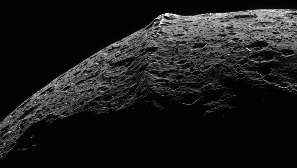 Equatorial Ridge of Iapetus